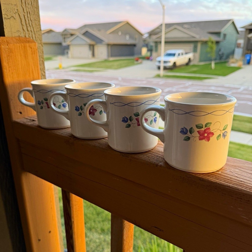Set of 4 Vintage Pfaltzgraff Bonnie Brae Coffee Mugs Cups Stoneware Floral USA